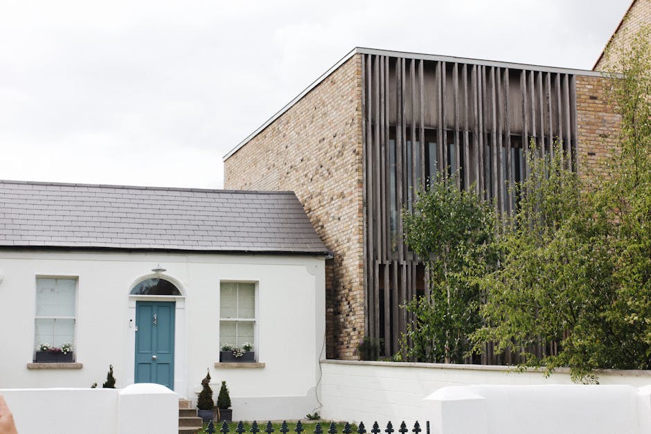 A Contemporary Monochrome Home Featuring a Calm, Cozy Terrace and Elegant Stepped Design